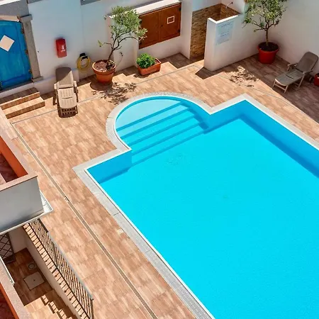Isa-residence With Swimming-pool In Lejlighedshotel