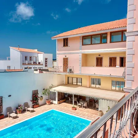 Aparthotel Isa-residence With Swimming-pool In