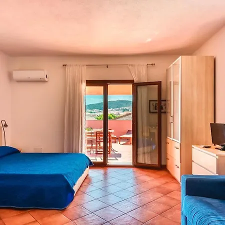Isa-residence With Swimming-pool In Aparthotel