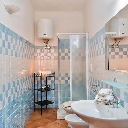 Isa-residence With Swimming-pool In Aparthotel *