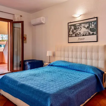 Aparthotel Isa-residence With Swimming-pool In
