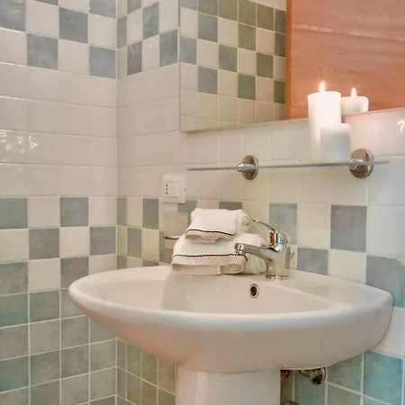 Aparthotel Isa-residence With Swimming-pool In Santa Teresa Gallura
