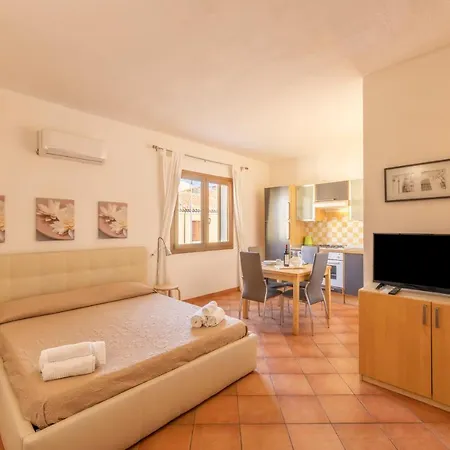 Aparthotel Isa-residence With Swimming-pool In