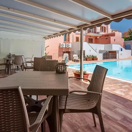 Isa-residence With Swimming-pool In Santa Teresa Gallura