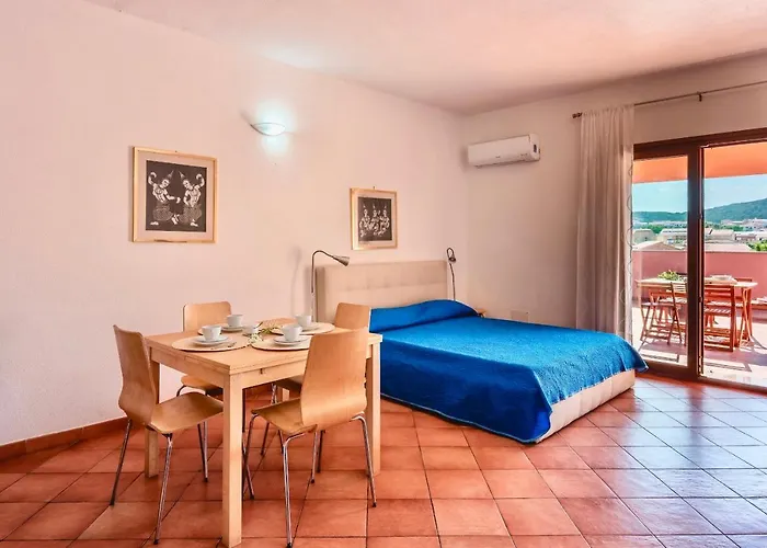 Aparthotel Isa-residence With Swimming-pool In Santa Teresa Gallura